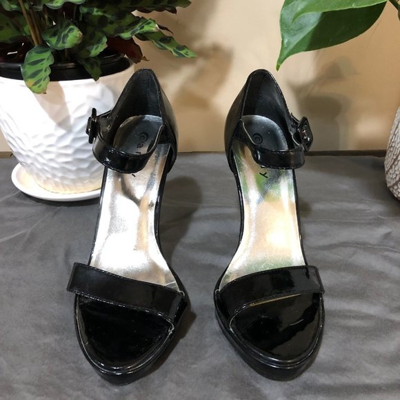 Strappy Black Patent Pumps - Picture 2 of 5